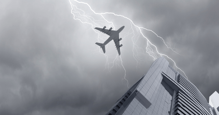 Can Planes Fly In Thunderstorms?