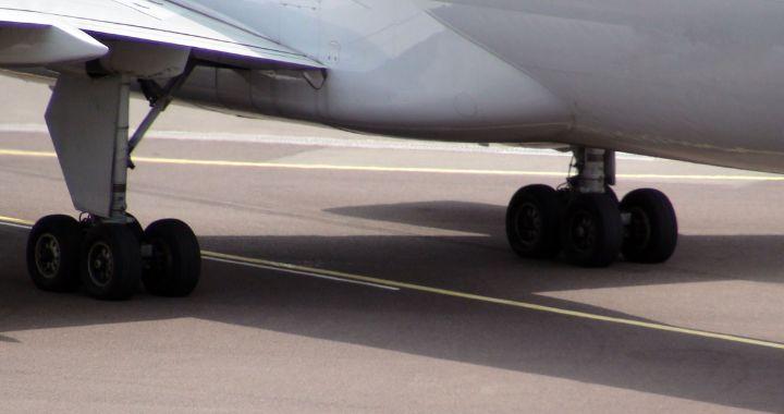 how long do airplane tire last