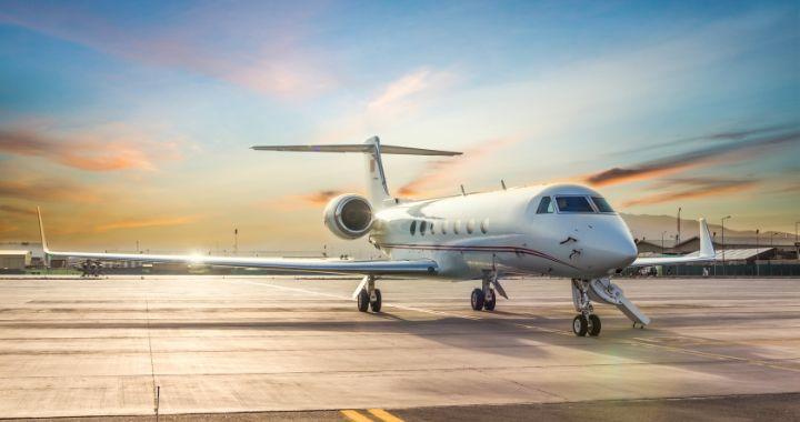 do private jets go through customs
