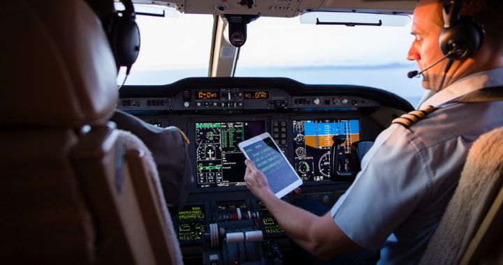 first officer pilot salary
